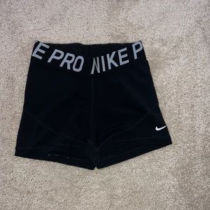 Black Nike pros 3’